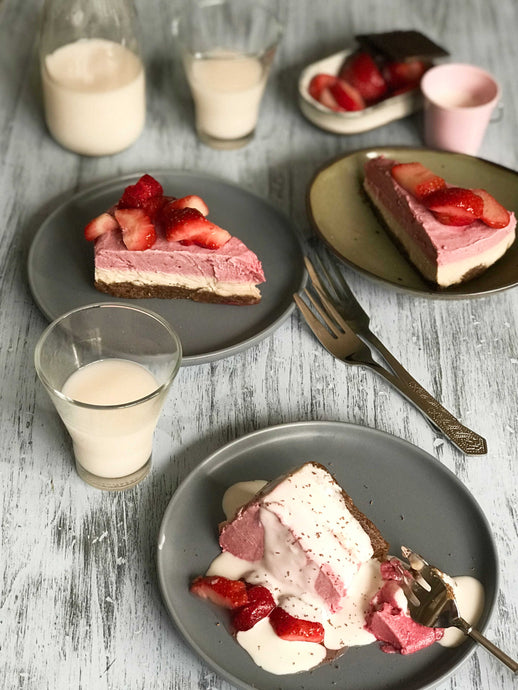 Strawberry, Raspberry Macadamia Coconut & Date Raw Cake